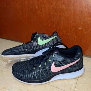 Nike Tennis Shoes